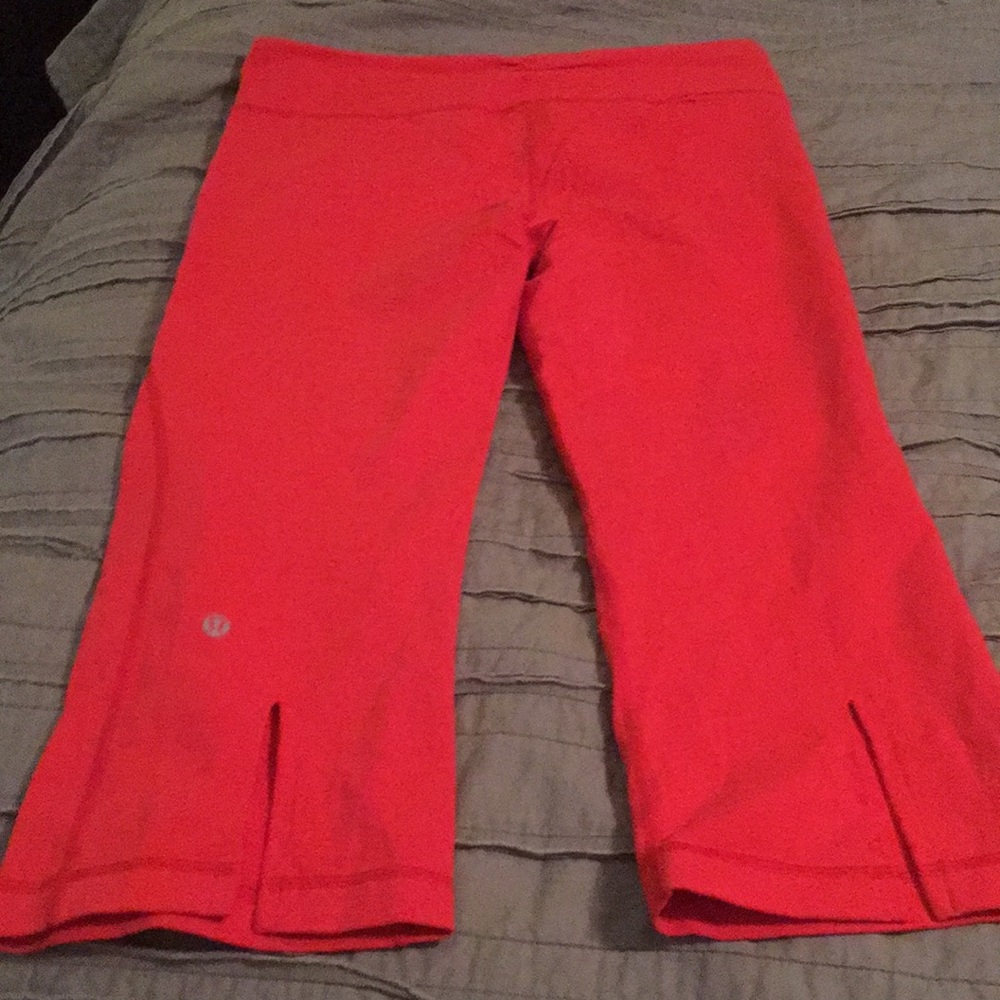 Coral knee length lululemon crops